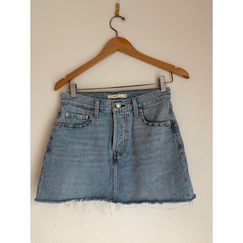 Levis Icon‎ Skirt Light Wash Denim Mini Raw Hem High Waisted Size 26
